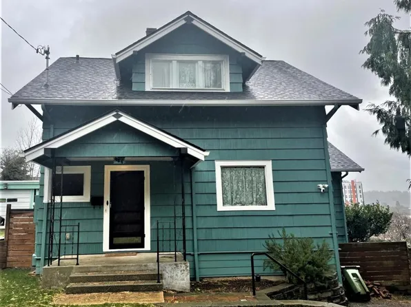 466 N 4th Ct, Coos Bay, OR 97420