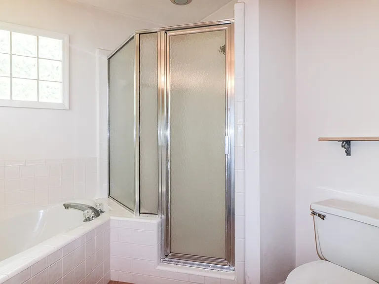 6202 NW 36th Dr — Photo 16