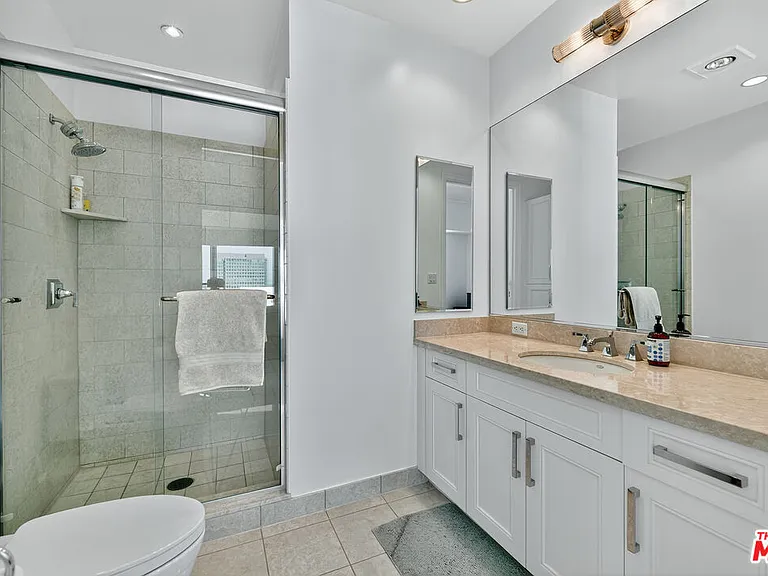 10727 Wilshire Blvd #1802 — Photo 23