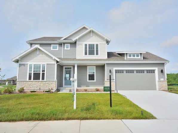 637 Standing Stone DRIVE, Waukesha, WI 53189