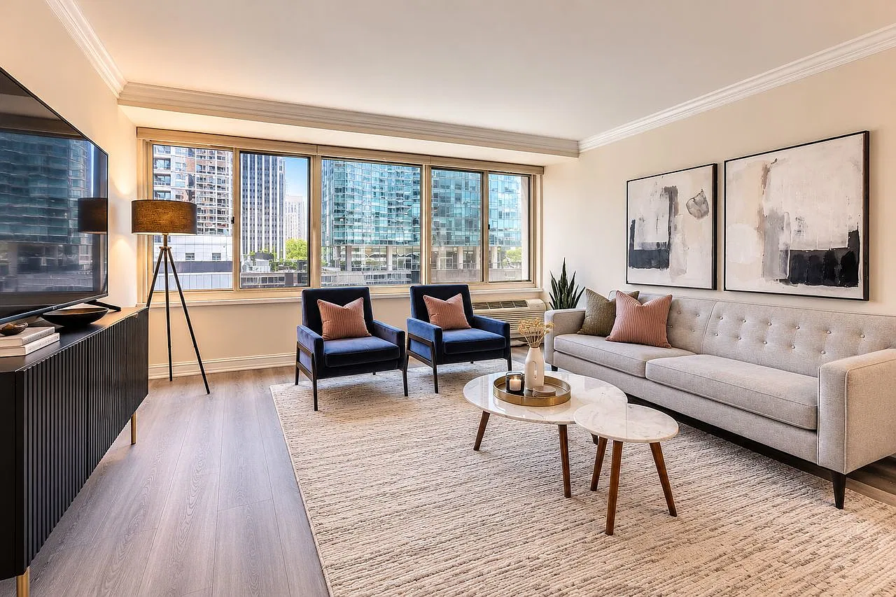 1 bed, 735 sqft, $2,800 — Photo 2