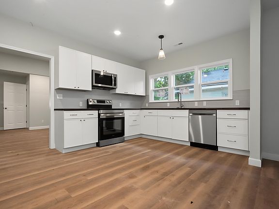 4th image of 1113 W Lynn Street