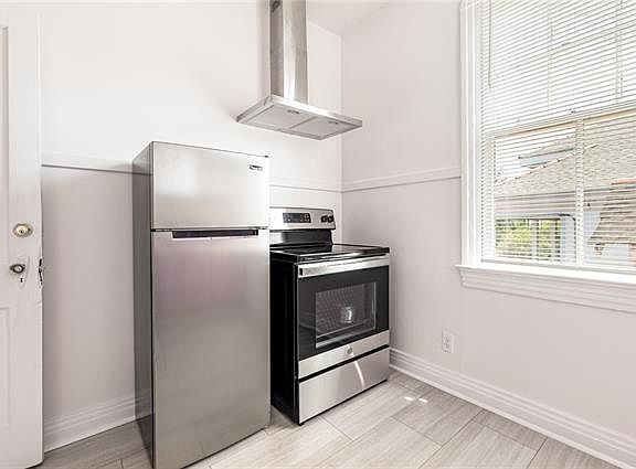 3rd image of 2832 Bell St Unit F