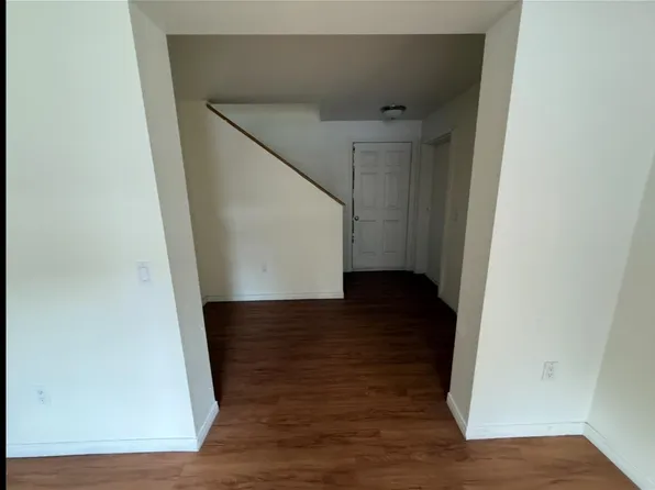 80 Twilight Ct, White River Junction, VT 05001