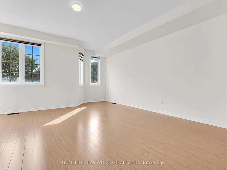 8 Shiff Cres — Photo 7