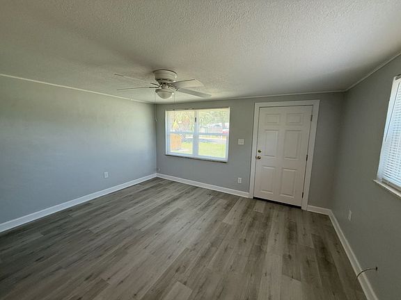 4th image of 5904 Kingsview Ln #B