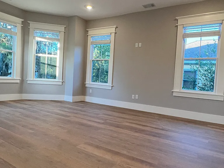 825 E Duffy St — Photo 17