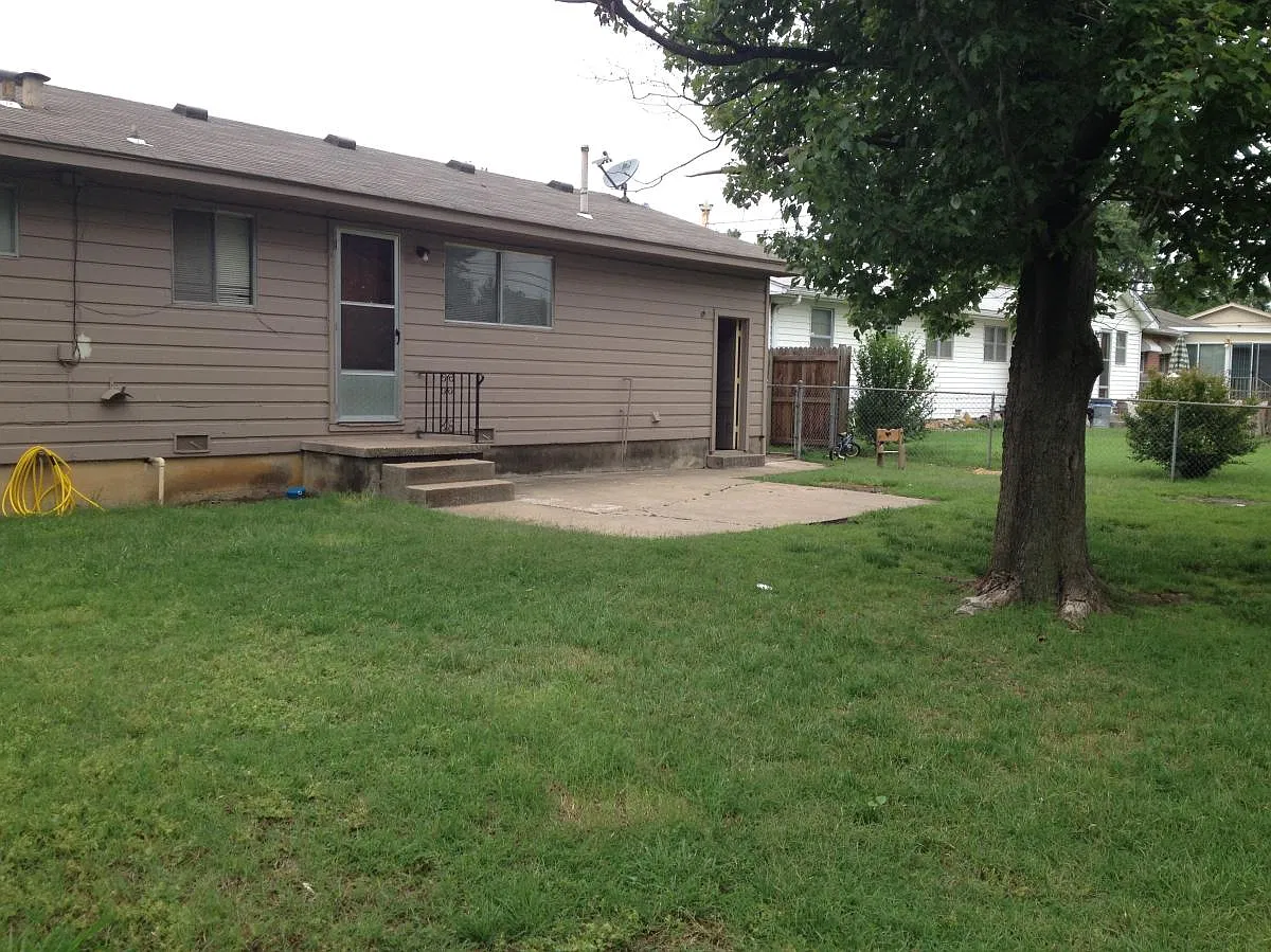 3 bed, 1.5 bath, 1192 sqft, $1,400 — Photo 3