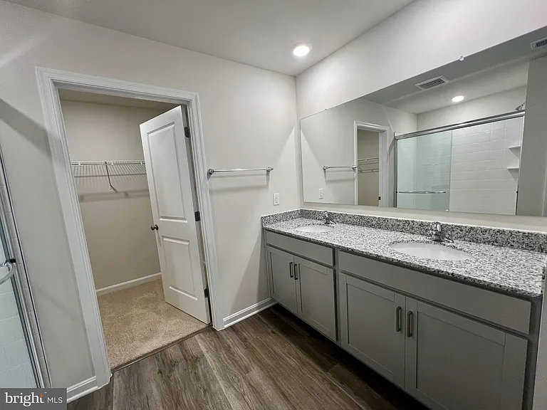 141 Charing Cross Dr — Photo 7