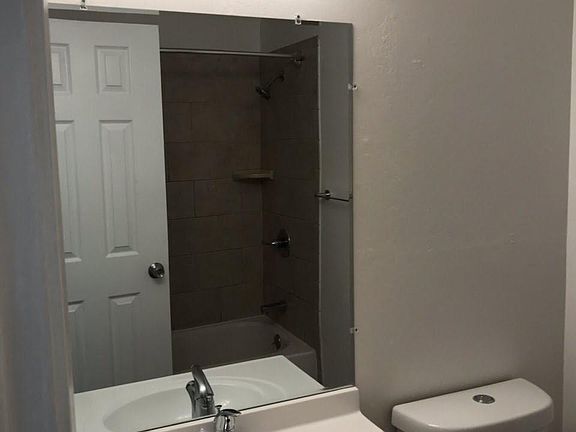 5th image of 975 Sandra Ct #3
