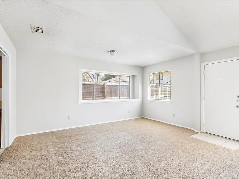 7310 Maple Walk Dr — Photo 8