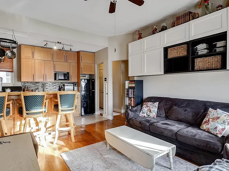 832 Washington St #6 — Photo 4