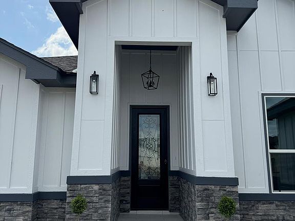 4th image of 733 Milania Dr