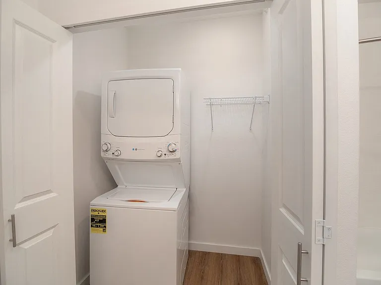 Sunshine Park Apartments — Photo 15