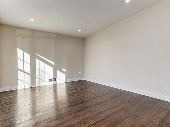 5th image of 2610 Lafayette Ave