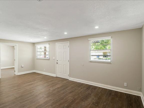 4th image of 4020 Treasure Cir