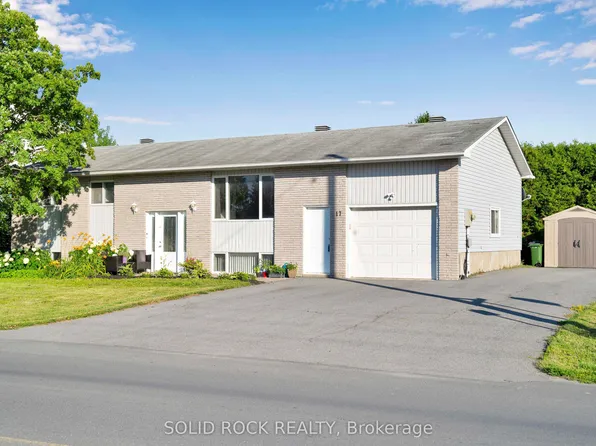 17 Blais St, Russell, ON K0A 1W1