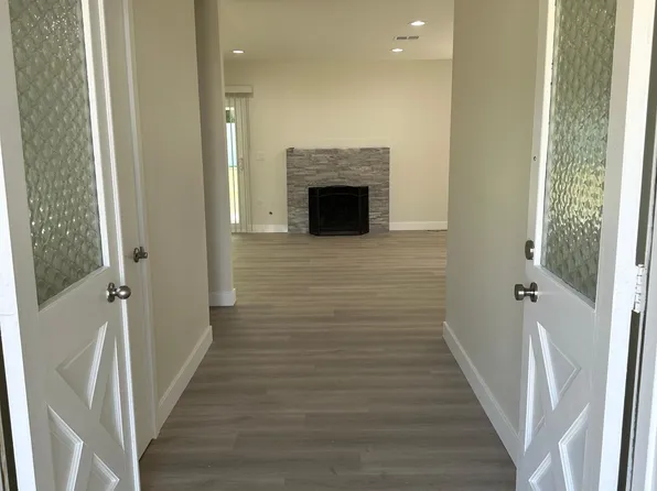 11583 Bonham Ave, Sylmar, CA 91342