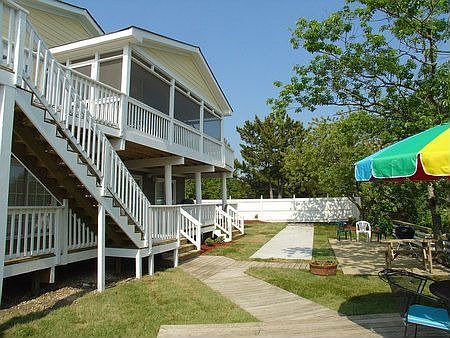 1st image of 303 Teal Cres