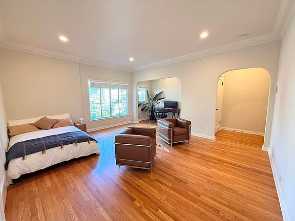 4th image of 2285 N Beachwood Dr #10