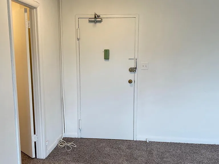 3515 Washington Blvd N #406 — Photo 2