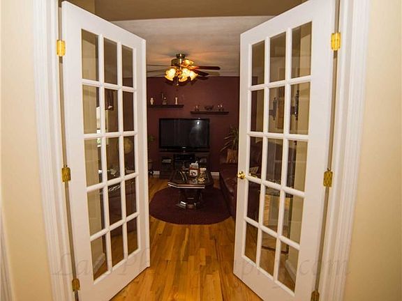 5th image of 235 Swansdown Dr