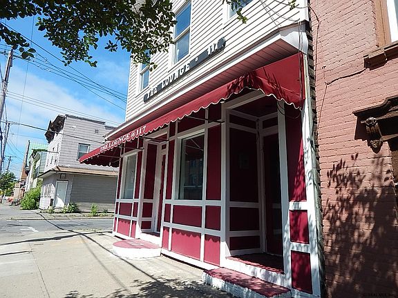 3rd image of 117 N Lake Ave