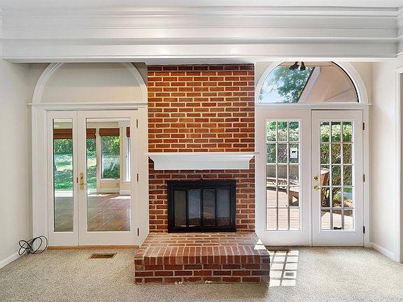 5th image of 6928 Fox Hill Ln
