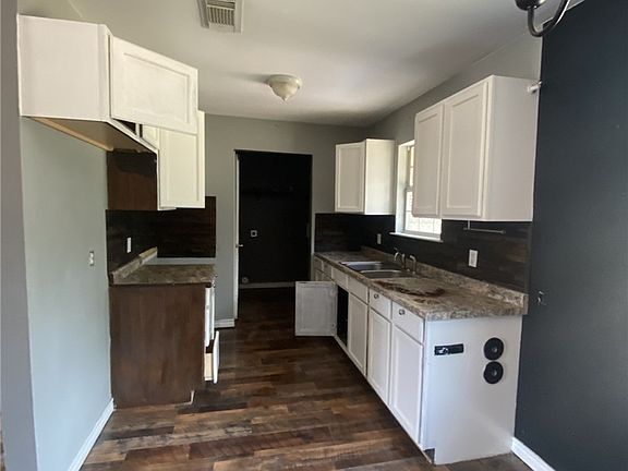 5th image of 909 Range St