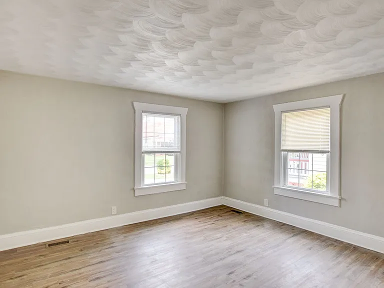 1135 Jackson Ave — Photo 8