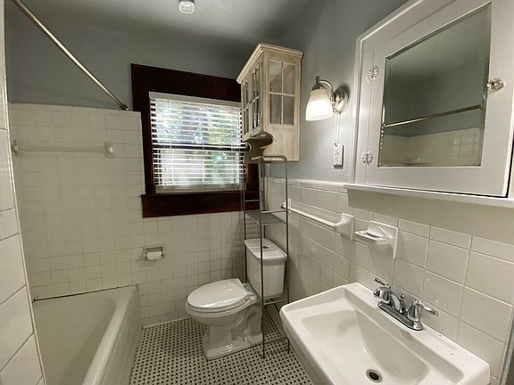 3rd image of 2830 San Gabriel St #A