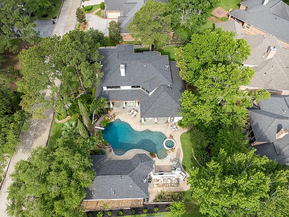 4th image of 216 Sarasota Cir S