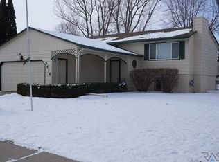 5416 W Chelsea Dr, Sioux Falls, SD 57106