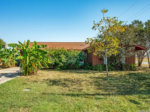 300 N Wright, Poth, TX 78147