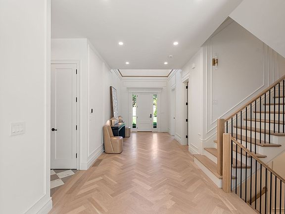 4th image of 184 Brookline St