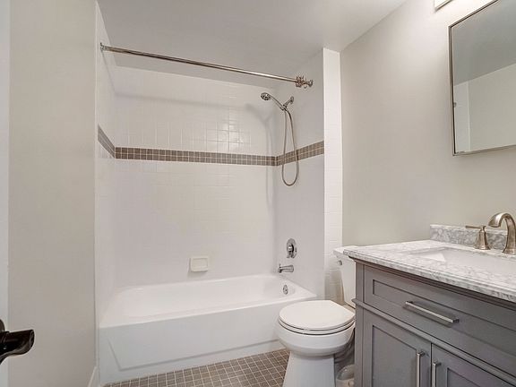 5th image of 393 Cumberland St APT 2