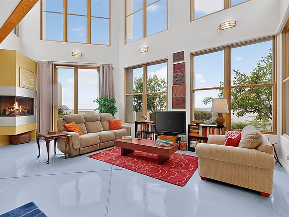 2nd image of 85 Avenida Frijoles