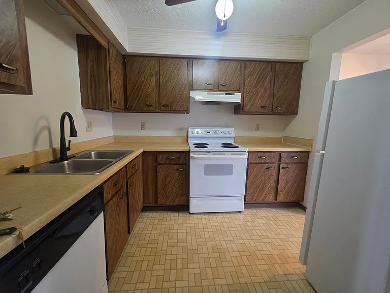 1008 Bridgit Ct SE — Photo 21