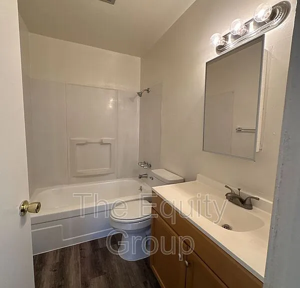 616 N Blackstone St #15 — Photo 8
