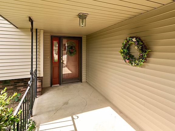 2nd image of 2913 Redwing Cir