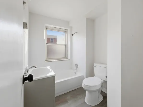 310 N Mercer St APT 5, New Castle, PA 16101