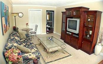 3rd image of 836 Shannon Ct