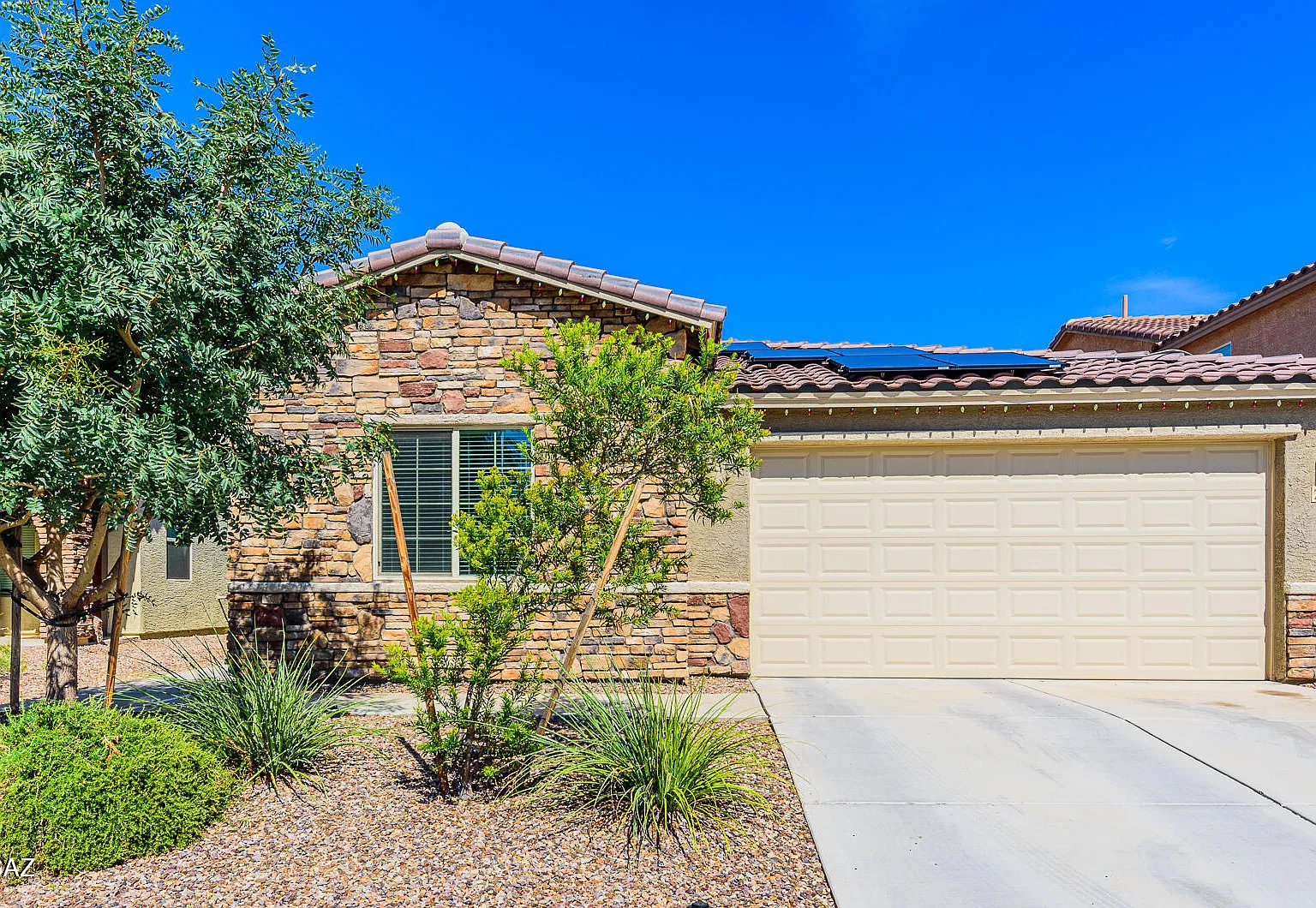 3 bed, 2.0 bath, 1879 sqft, $2,200 — Photo 1