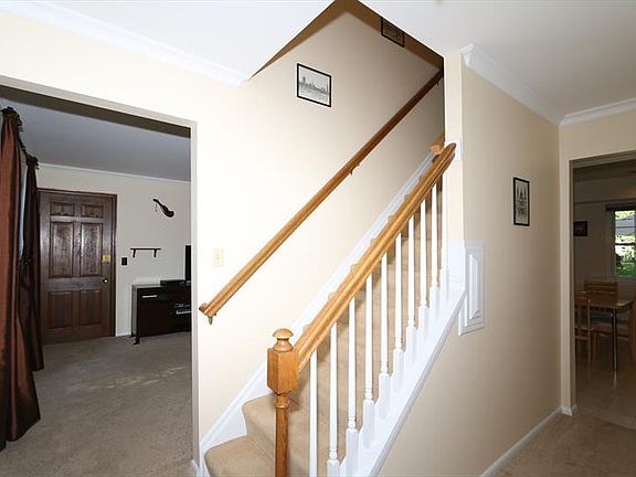 4th image of 10715 Shadowcrest Ct