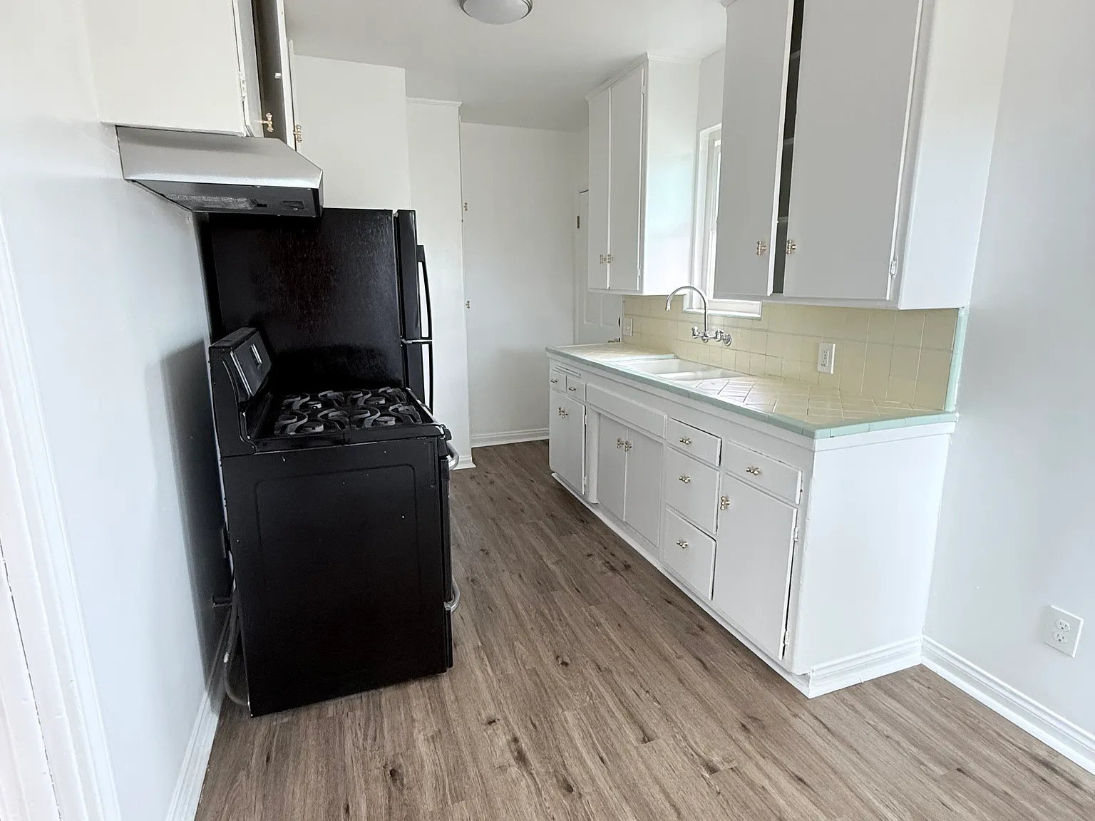 633 Willow Ave — Photo 3