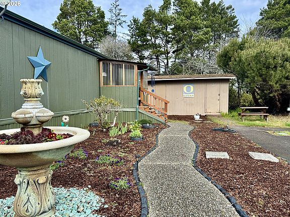 2nd image of 3760 Highway 101 Space 1