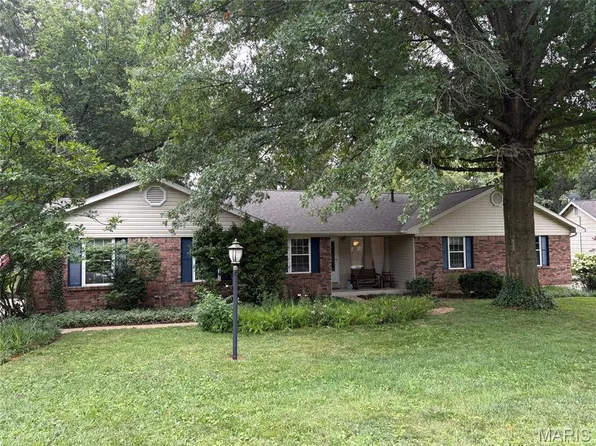 89 Westbrook Dr, O'Fallon, MO 63366