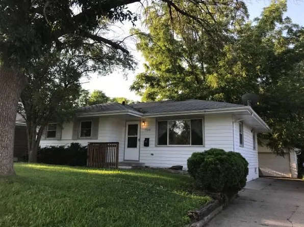7516 Wilden Dr, Urbandale, IA 50322