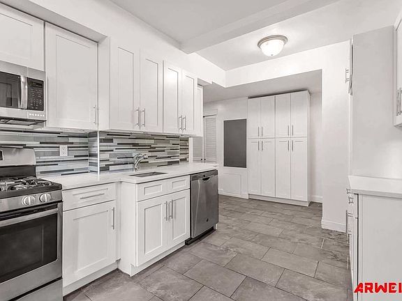 3rd image of 242 E 72nd St #5-D