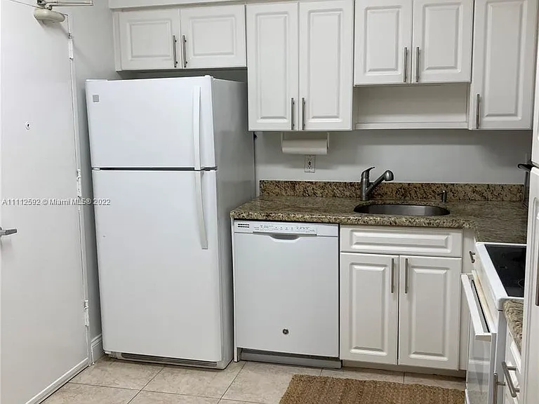 5161 Collins Ave #210 — Photo 11